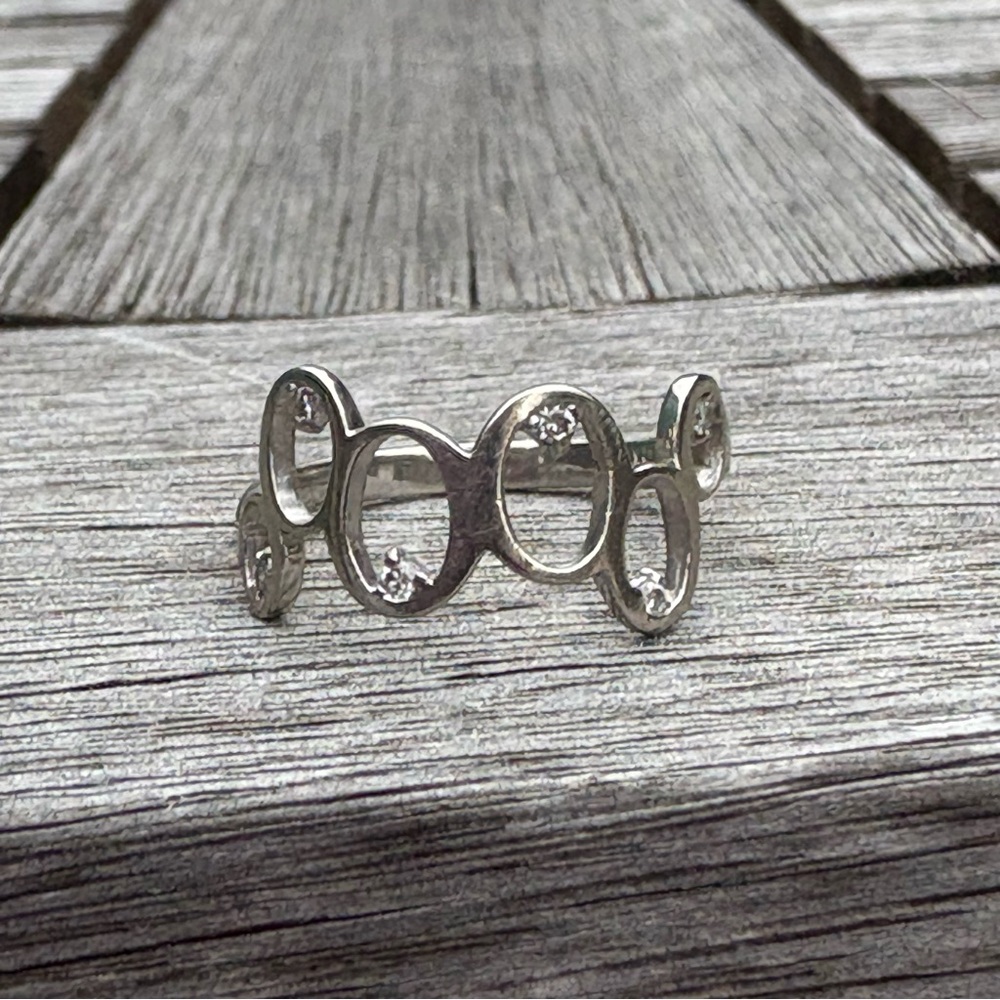 10K White Gold Diamond Ring